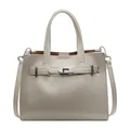 Sac à main carré beige minimaliste avec boucle en métal argenté et bandoulière amovible - Blanc Cassé