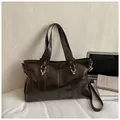 Klassische dunkelbraune Shopper-Tasche aus glänzendem Kunstleder für das Büro - Kaffee Ohne Anhänger