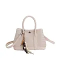 Chique beige handtas met geweven textuur, schouderriem en decoratieve kralenhanger - 27*9*14cm / Broken Wit