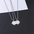 Puzzle-Partnerkette aus Titanstahl mit silberner Box-Kette auf zweifarbigem Hintergrund - Herren Und Damen Passende Modelle (Lange Kette)