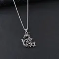 Silberner Drachen-Anhänger mit detaillierten Schuppen und Krallen an einer Box-Kette - Kleine Klaue Doppeldrache (Hellsilber) / 60cm Kette