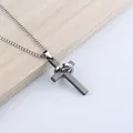 Schwarze Kreuz-Halskette aus Edelstahl mit spanischem Gebet und silberner Kette - 60CM / Schwarzer Anhänger Stahlkette (Perlenkette)