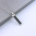 Minimalistische silberne Edelstahl-Stabkette für Herren mit schwarzem Inlay auf Holzgrund - Edelstahl Perlenkette Stil