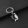 Schattige zwart-witte roestvrijstalen sleutelhanger met omhelzende katten - Knuffelende Katten Stijl