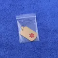 Pendentif médical rectangulaire en acier inoxydable doré avec symbole de secours rouge - Pendentif Or Seul (Sans Chaîne)