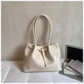 Borsa tote vintage bianco crema in finta pelle con elegante fibbia in metallo - Stile di base / Bianco
