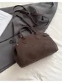Bolso baguette retro marrón oscuro con textura de cuero vintage y herrajes plateados - Bolso Individual / Marrón