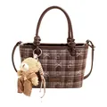 Sac seau à carreaux marron avec anses en cuir et un pendentif ours en peluche - Avec Pendentif Ours en Peluche / Café