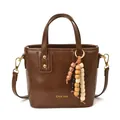 Sac seau marron avec poignée, bandoulière et breloque à pompon en perles bohème - Marron