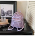 Mini mochila tote lila claro con estampado de letras blancas y cremalleras plateadas - Púrpura