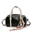 Sac Boston noir minimaliste avec bordure crème et breloque ours en similicuir - Avec Pendentif / Noir