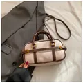 Piccola borsa quadrata vintage beige e marrone Maillard con tracolla regolabile - senza ciondolo / Rosa