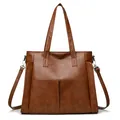 Borsa tote in pelle marrone scuro con tasche frontali e tracolla regolabile - Marrone