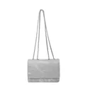 Borsa a tracolla argento con catena, texture plissettata e design con patta - Grande / Argento