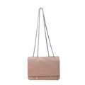 Borsa a tracolla quadrata rosa con catena in argento e chiusura a patta chic - Grande / Rosa