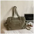 Grande borsa tote verde oliva in finta pelle con tasche vintage e dettagli in rivetti - Taglia unica / Verde