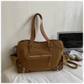 Grande borsa tote marrone caramello con fibbie argentate e tasca con cerniera - Taglia unica / Marrone