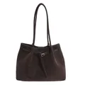 Borsa tote in pelle opaca marrone scuro con doppi spallacci sottili e fibbia argento - Marrone