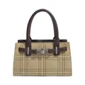 Bolso tote vintage de color caqui mate con costuras a cuadros y hebilla de corazón - Caqui