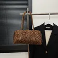 Sac à épaule léopard vintage avec bretelles en cuir marron et design cylindrique - Sans Pendentif / Imprimé léopard