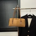 Sac à main Boston rétro en daim marron avec longues anses en cuir et fermeture éclair double - Sans Pendentif / Marron