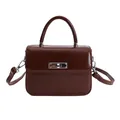 Dunkelbraune glänzende kleine quadratische Handtasche aus Kunstleder mit Drehverschluss - 18*6*12 / Ohne Anhänger / Braun