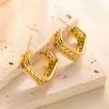 Geometrische U-Form Creolen in poliertem Gold-Finish mit Dreilinien-Design - Gold