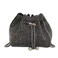Bolso saco elegante de strass con cadena plateada y detalles de perlas finas - Negro