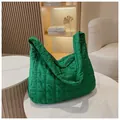 Borsa a nuvola trapuntata verde erba in nylon leggero con grande capacità tote - Verde