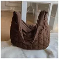 Sac bandoulière nuage matelassé marron en nylon avec grand design fourre-tout élégant - Marron