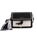 Bolso bandolera de moda en blanco y negro con tachuelas doradas y pañuelo de seda - Negro