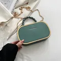Donkergroene box-crossbodytas met gouden frame en kettingriem in PU-lederen afwerking - Donkergroen