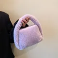 Bolso tipo cubo chic de forro polar sherpa lavanda con textura suave de invierno - Púrpura