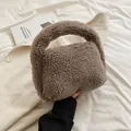 Plüsch-Handtasche in Hellbraun mit weicher Lammfell-Optik und integriertem Griff für Damen - Hellkaffee