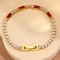 Détail du bracelet tennis en acier doré 18k avec pierres rouges et zirconiums - Bracelet Pavé de Zircone Rouge