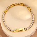 Vue détaillée du bracelet tennis plaqué or 18k avec zircons ronds et rectangulaires jaunes - Bracelet Pavé de Zircone Jaune