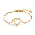 Détail du bracelet cœur évidé doré ajustable avec chaîne à maillons de type trombone - Coeur Creux / Or