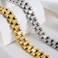 Vue macro de bracelets en acier inoxydable doré et argenté avec cristaux scintillants - 21cm / Style Zirconia Argenté