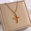 Detail eines Vintage-Kreuzanhängers in Gold mit Bernstein-Edelstein an einer Seilkette - Gold Orange Zirkonia Kreuz Halskette