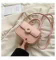 Bolso bandolera cuadrado pequeño rosa claro con hebilla decorativa redonda de cuero - Rosa