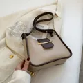 Beige en bruine crossbody tas met gouden gesp en verstelbare schouderriem - Zonder Hanger / Khaki