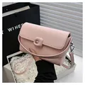 Borsa a tracolla rosa minimalista con fibbia rotonda e chiusura a patta chic - Rosa