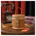 Borsa a secchiello vintage caramello con stampa orso e trama in pelle - Orso Giallo