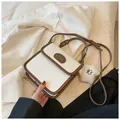 Pequeño bolso cuadrado retro en blanco y marrón con colgante de estrella suave - Con Colgante / Marrón Oscuro