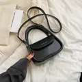 Bolso bandolera minimalista de cuero PU negro con asa y correa ajustable - Negro