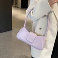 Lila Schultertasche aus Kunstleder mit FASHION & BAGS Aufdruck und verstellbarem Riemen - Lila