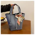 DIY-Beuteltasche aus blau-violettem Leder mit Seidenschal und silbernem Vorhängeschloss - Blau (Vollständiges Handarbeits-Kit)