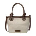 Bolso saco de paja beige en contraste con asas de cuero marrón y textura tejida - Marrón
