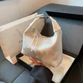 Sac à main en velours brodé de fleurs avec cordon perlé dans un coffret cadeau - Blanc Cassé