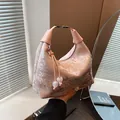 Sac hobo en soie champagne rose avec broderie de paysage chinois et perles décoratives - Rose